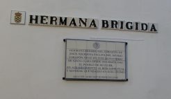 Azulejo dedicado a la Hermana Brígida